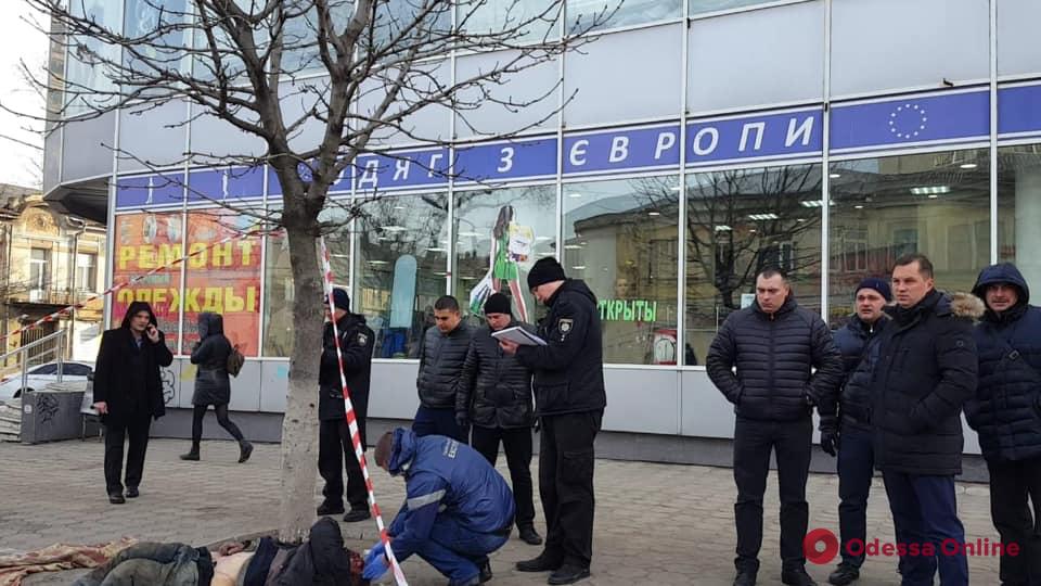 Одесса: на Малой Арнаутской обнаружили тело бездомного