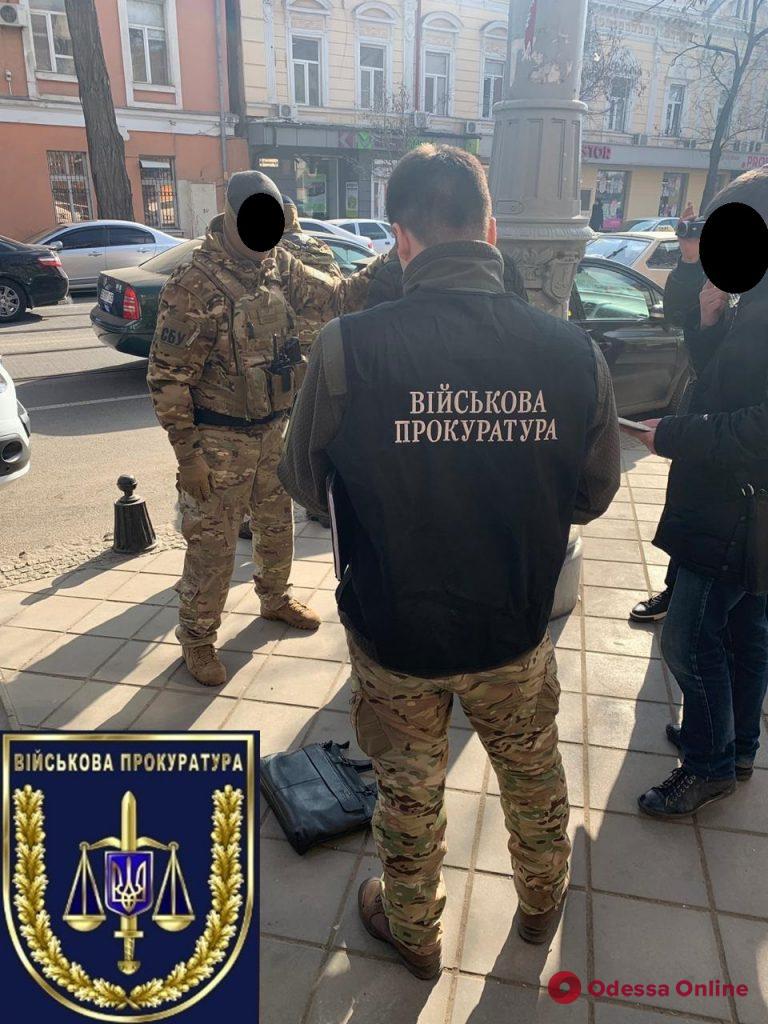 Одесская область: капитан полиции погорел на вымогательстве и взятке