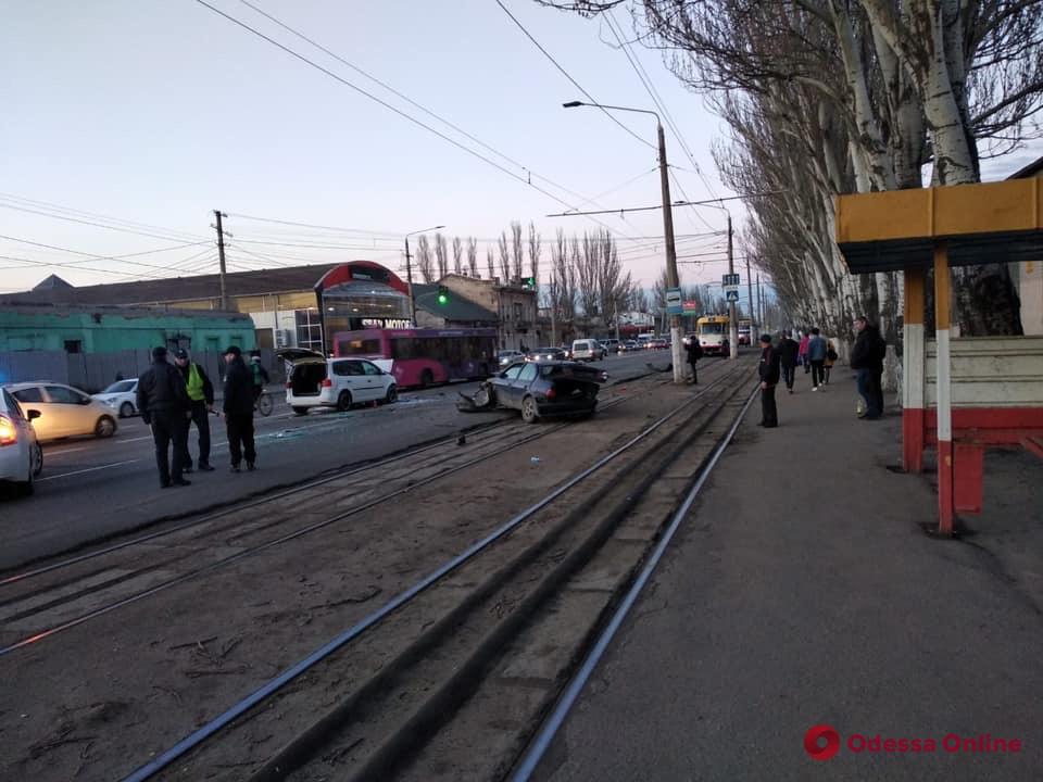 Движение на поселок Котовского парализовано из-за ДТП