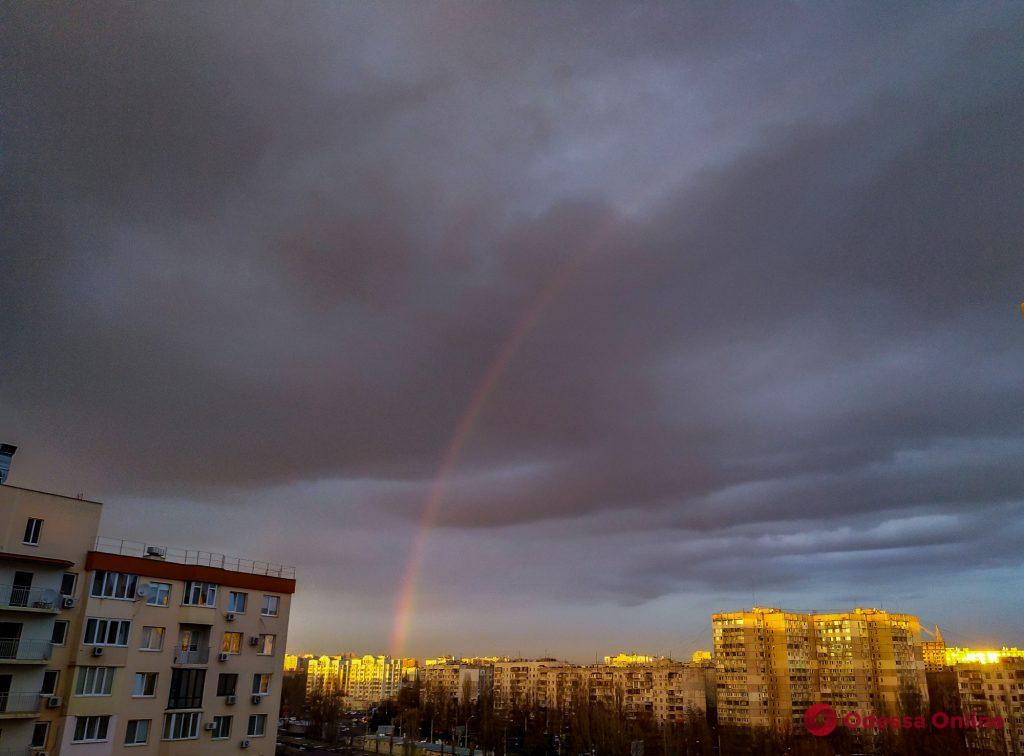 Сегодня вечером жители Одессы наблюдали красивое явление (фоторепортаж)