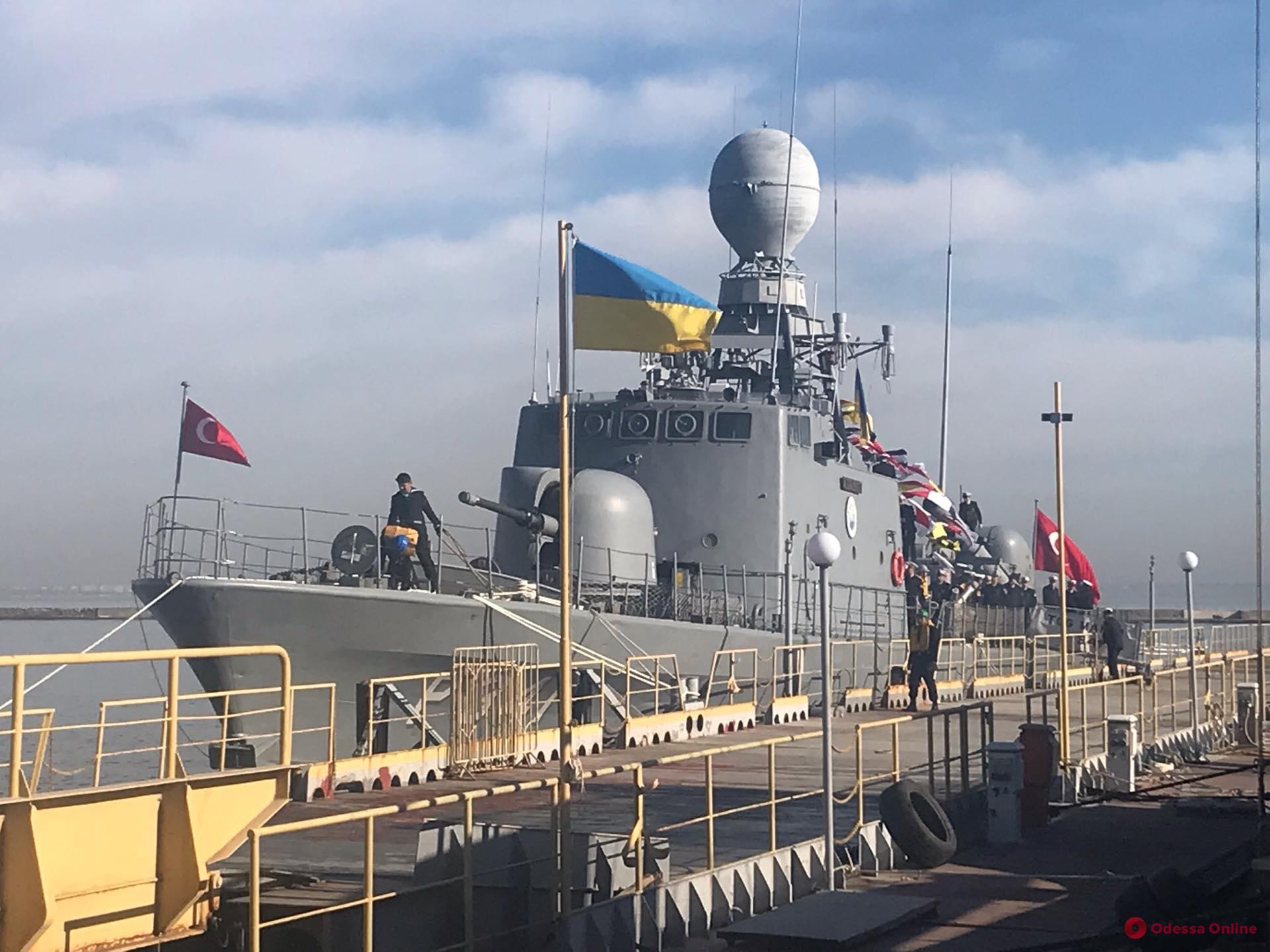 В Одесский порт зашли два военных судна (обновлено)