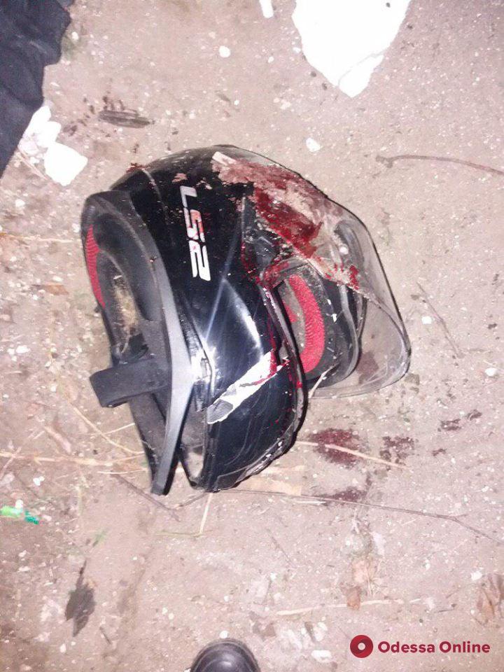 В Одесской области мотоцикл врезался в бетонное ограждение — погиб 20-летний парень