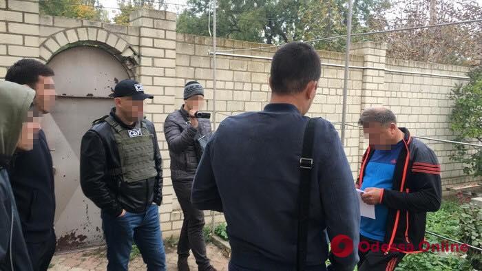 Одесская область: чиновник Госпотребслужбы «собирал дань» с фермеров