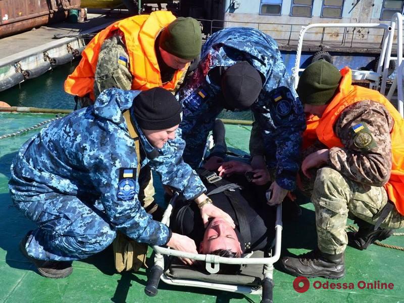В Одессе провели учения водолазов военно-морских сил Украины