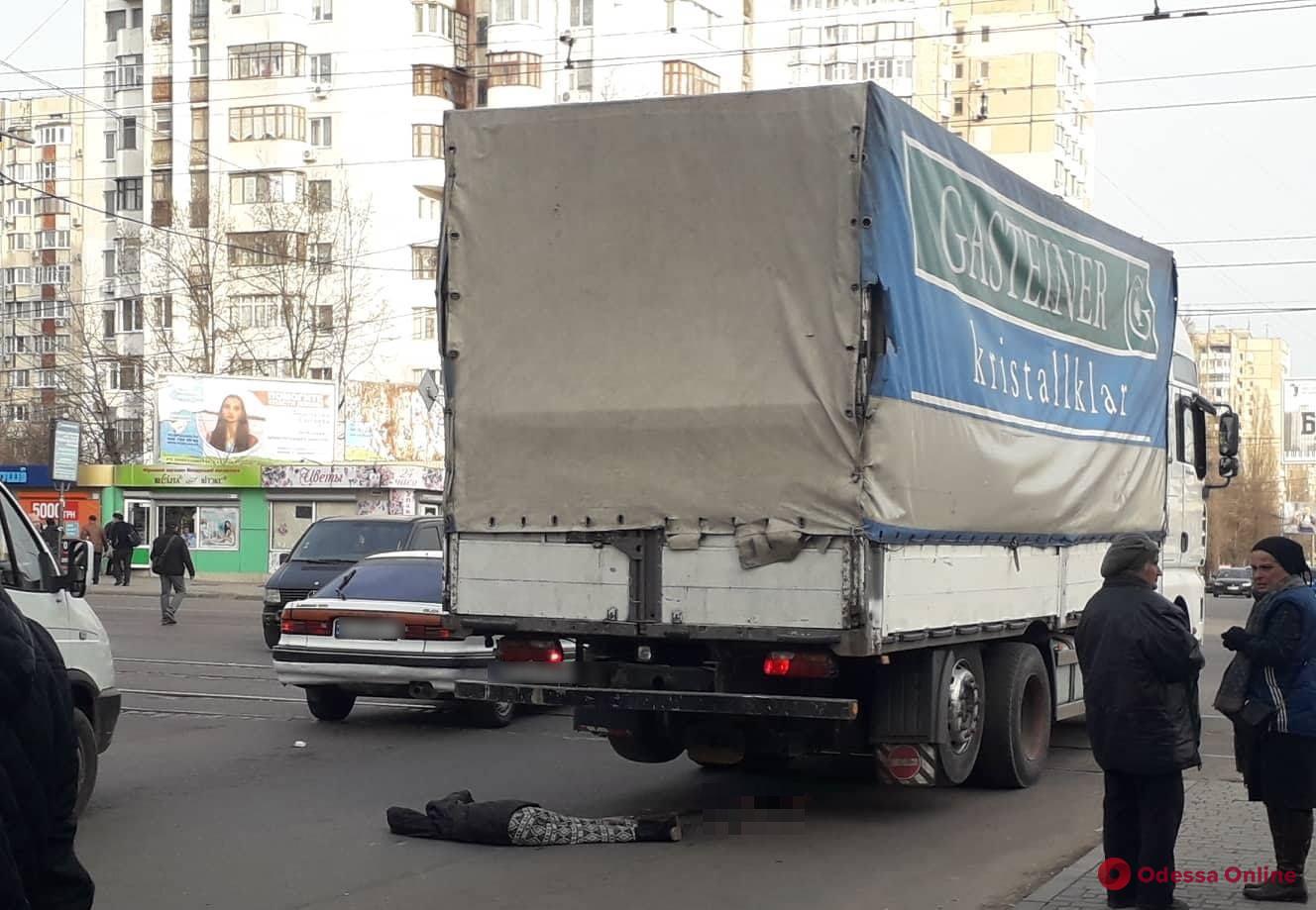 На поселке Котовского грузовик насмерть переехал человека (обновлено)
