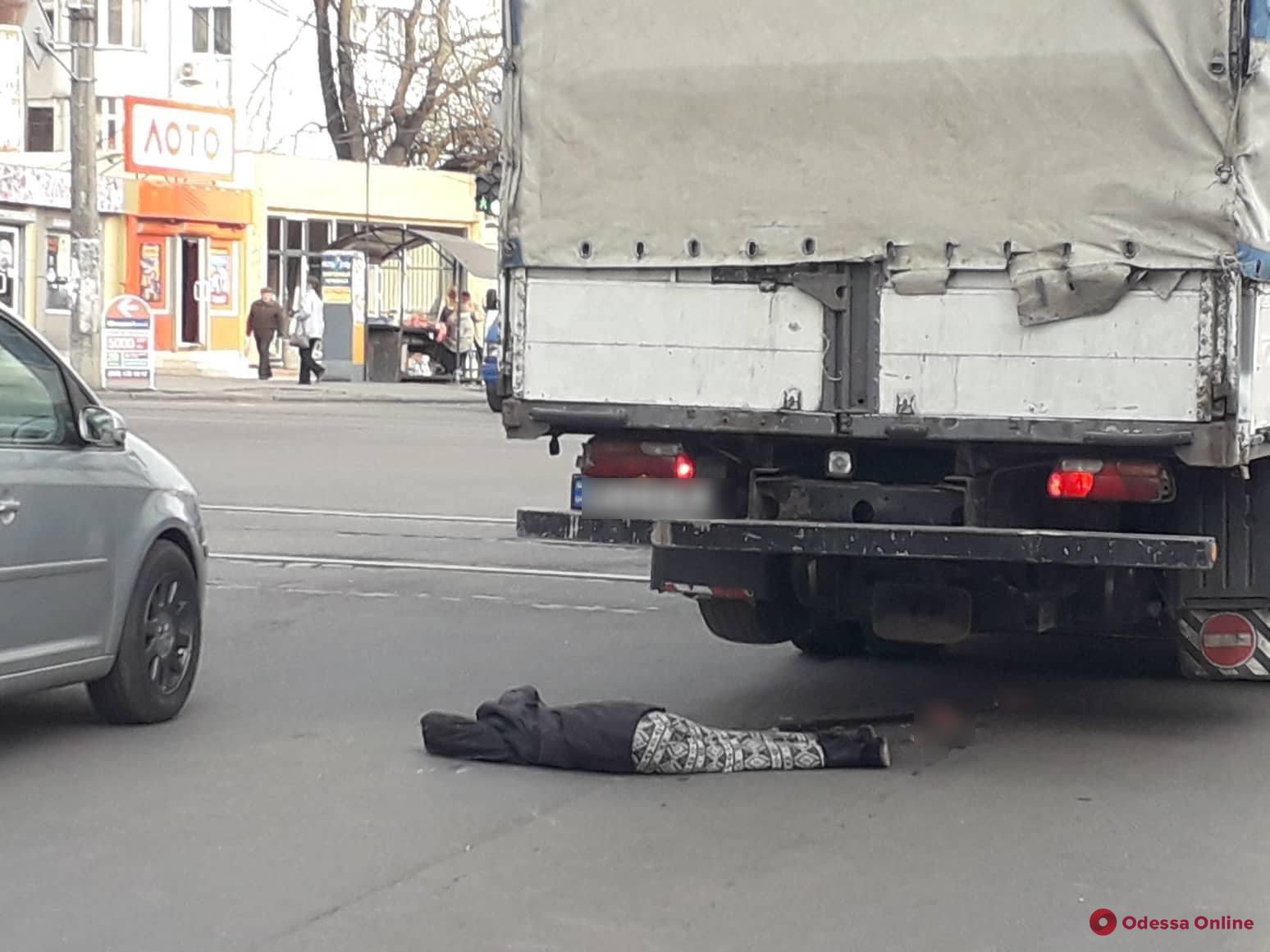 На поселке Котовского грузовик насмерть переехал человека (обновлено)