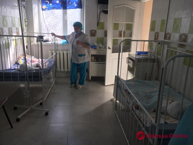 Одесса: полицейские сдали кровь для получившего тяжелые ожоги 11-месячного малыша