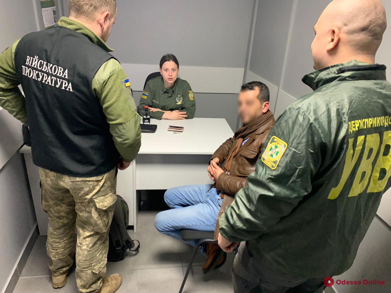В Одесском аэропорту двое иностранцев пытались подкупить пограничников