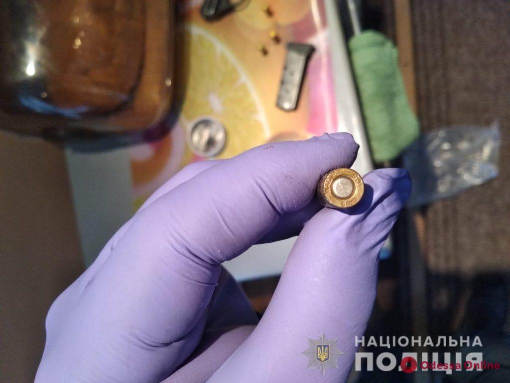 У жителей Одесской области нашли боеприпасы, оружие и наркотики
