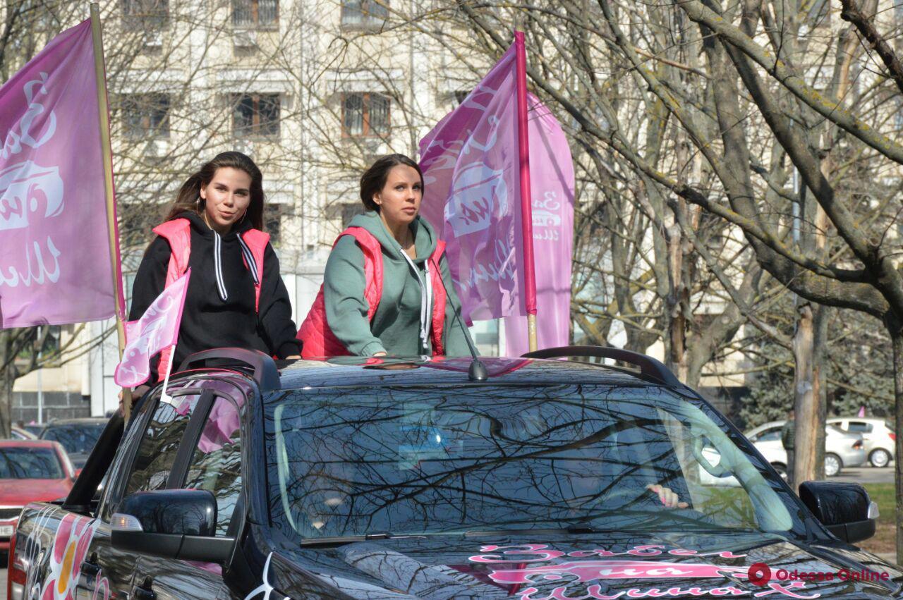 «Забег на шинах»: в Одессе проходит женский автопробег