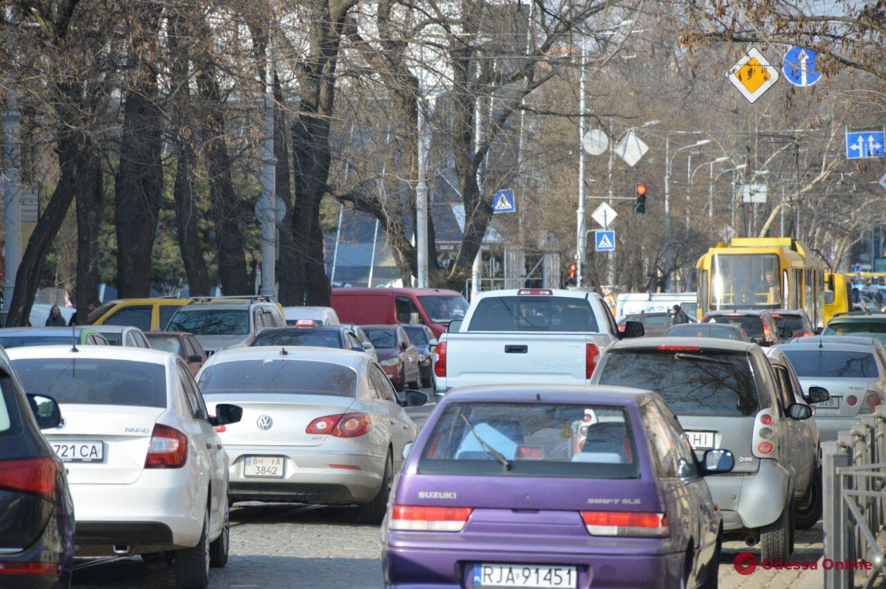 Дорожная обстановка в Одессе: пробки на Атамана Головатого и на Балковской