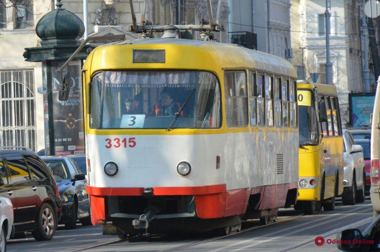 На Таирова из-за поломки вагона временно не ходят трамваи