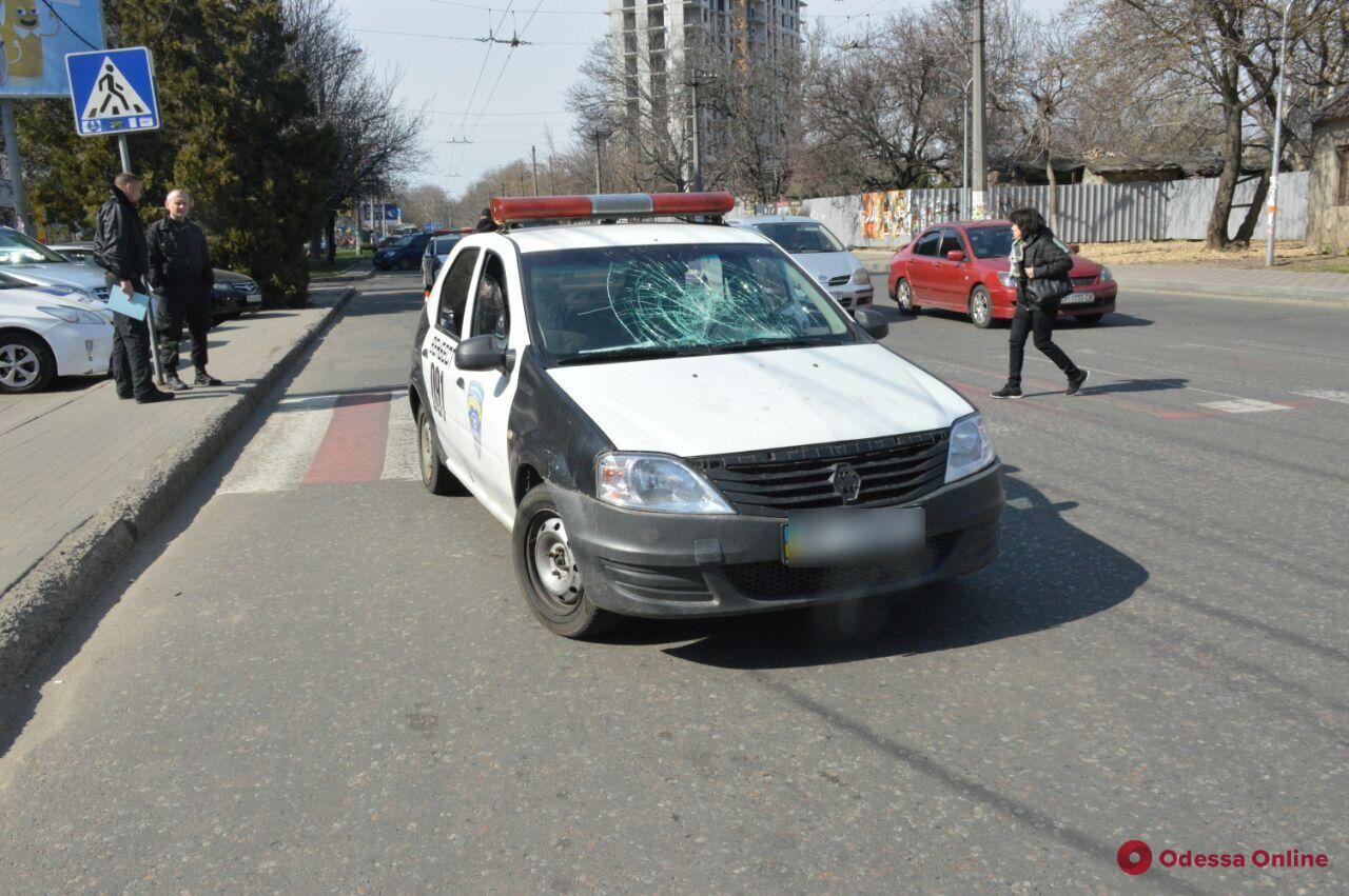 На площади Толбухина автомобиль охранной фирмы сбил женщину