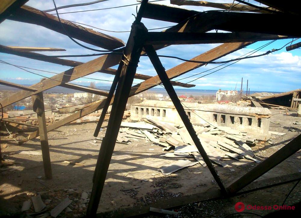 В Одесской области ветер сорвал крышу пятиэтажки