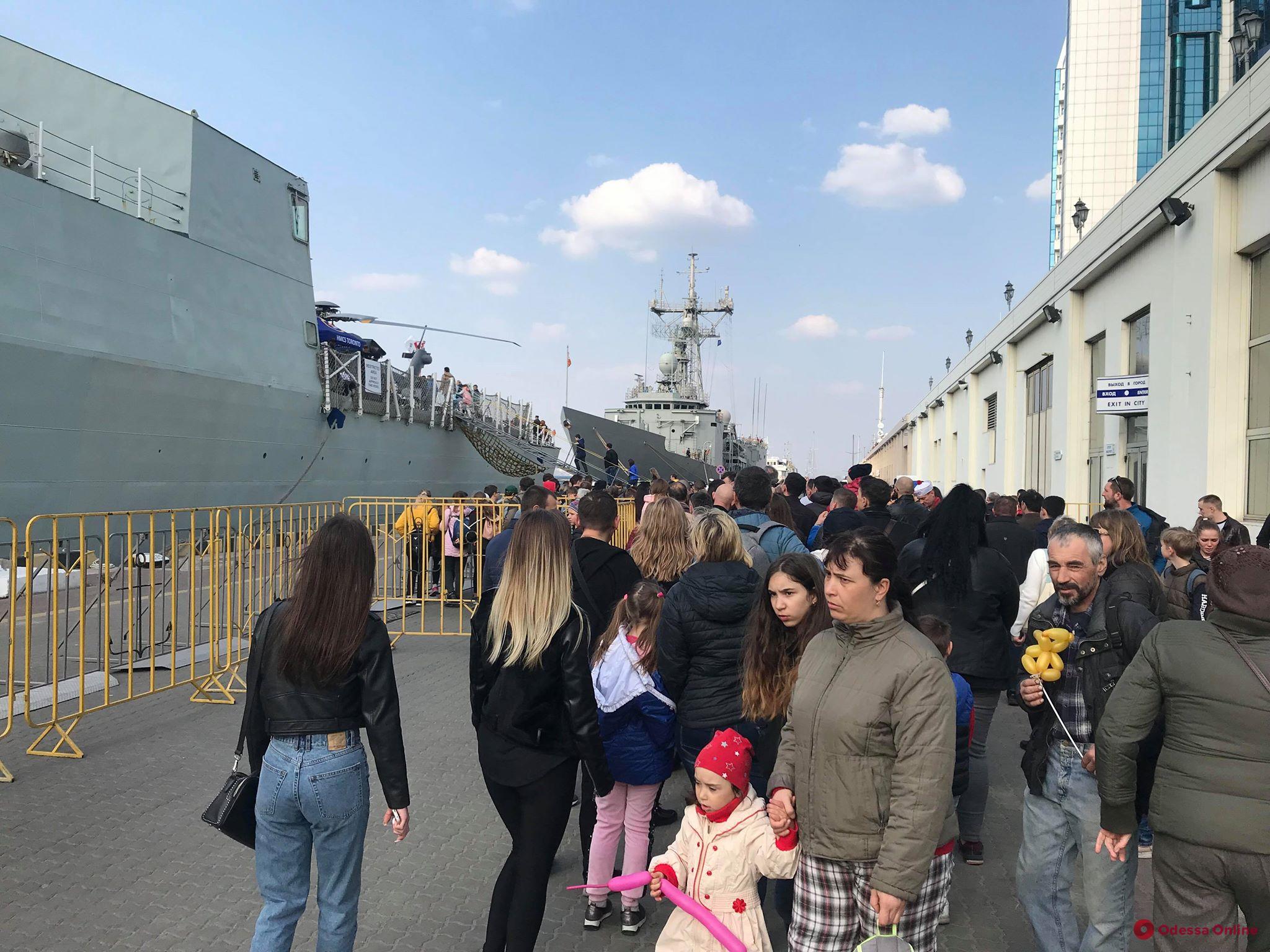 Прибывшие в Одессу корабли НАТО вызвали большой ажиотаж