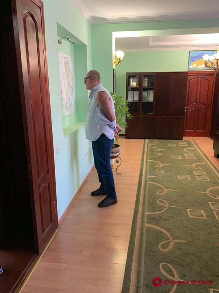 Скандальный бизнесмен с вооруженными титушками ворвались в Одесский облавтодор (обновлено)