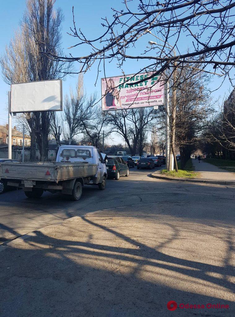 Дорожная обстановка в Одессе: пробка на Люстдорфской дороге