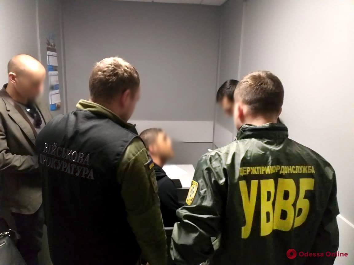 В Одесском аэропорту двое иностранцев пытались подкупить пограничников