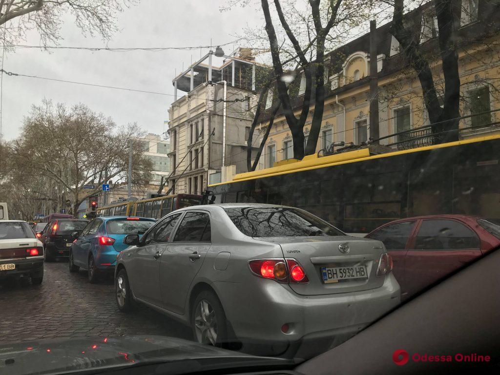 На перекрестке Пушкинской и Большой Арнаутской произошло ДТП – образовалась пробка