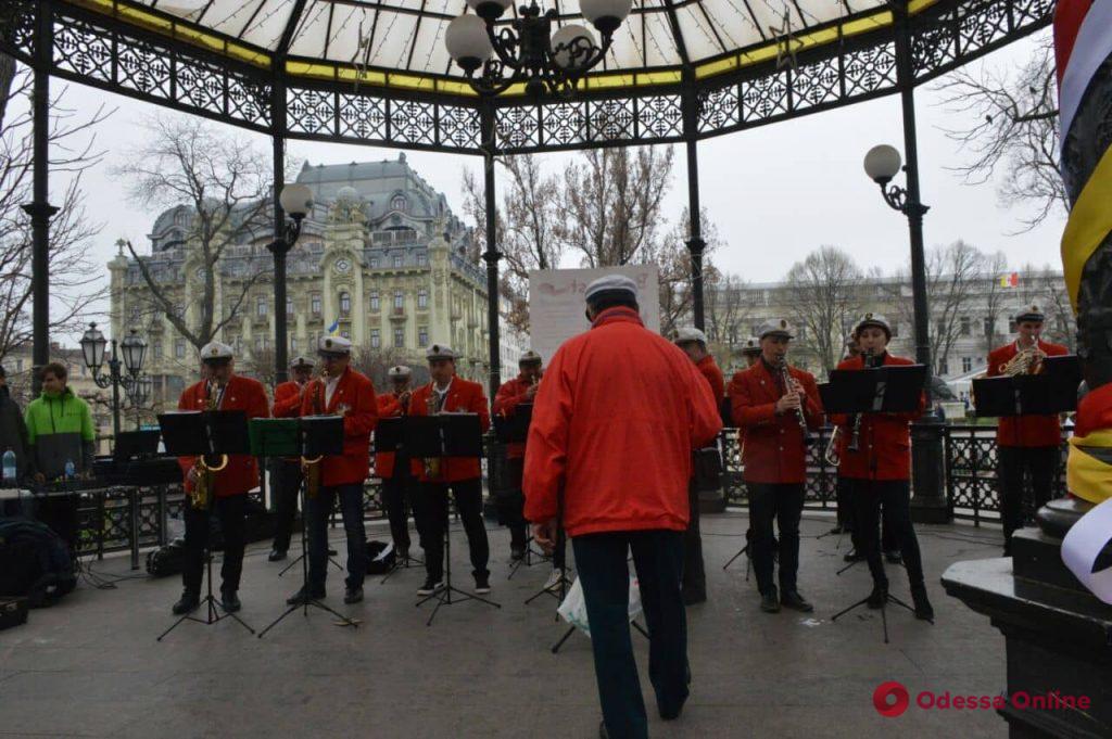 Литературные герои и живая музыка: в Одессе прошел «Букфест» (фоторепортаж)
