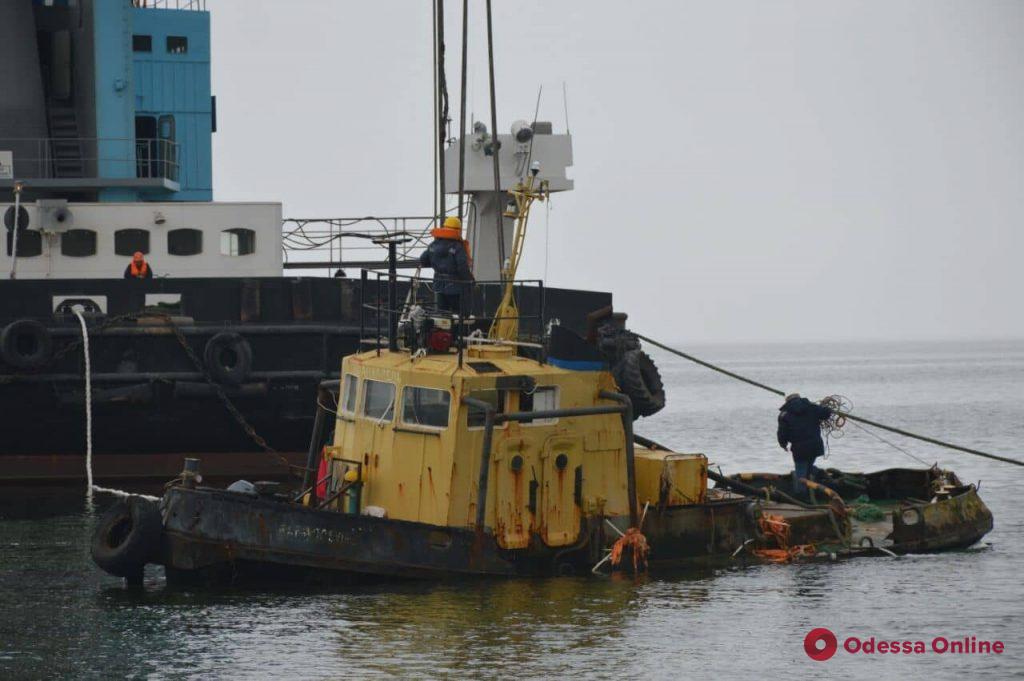 Нашумевший буксир «Параллель» отправился в порт Черноморска: как это было (фото)