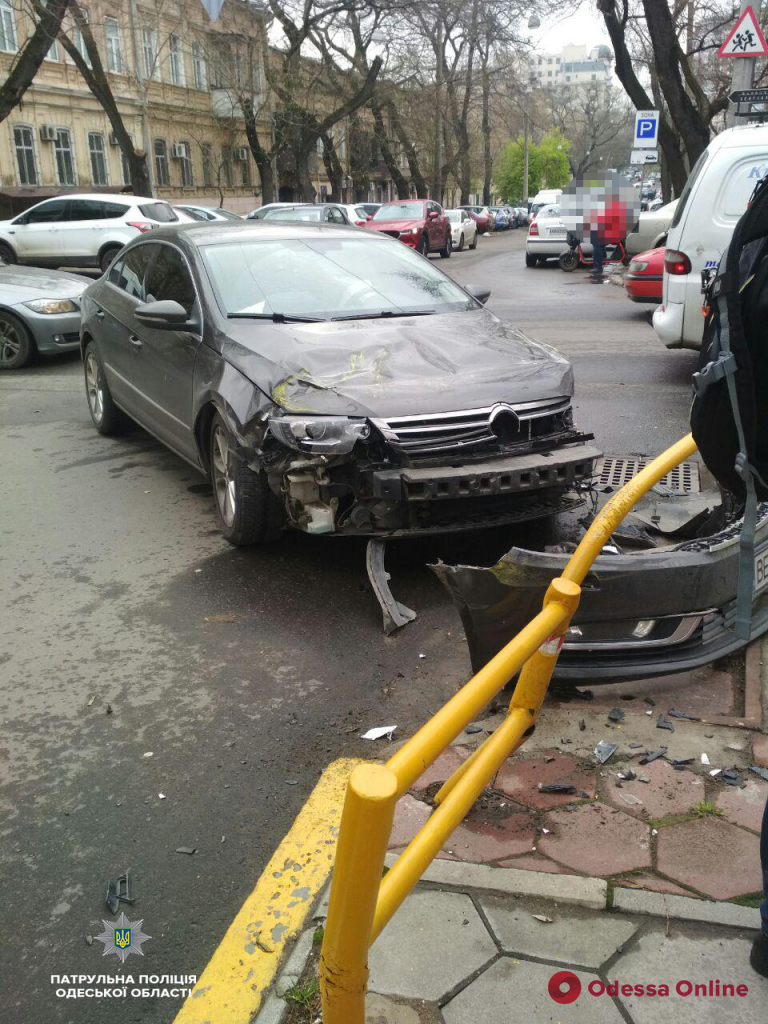 ДТП в центре Одессы: кусок металла ранил женщину-пешехода