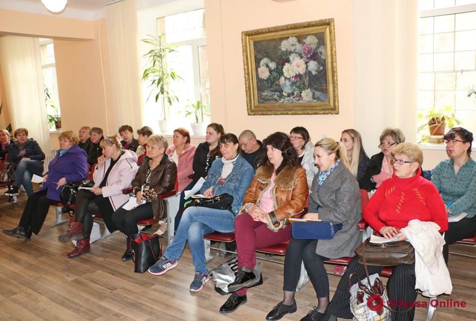 Медсестер одесских школ учат дружественному подходу