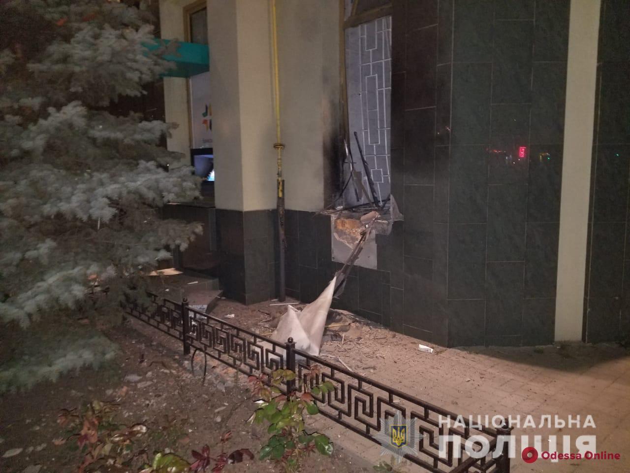 На поселке Котовского возле отделения банка прогремел взрыв