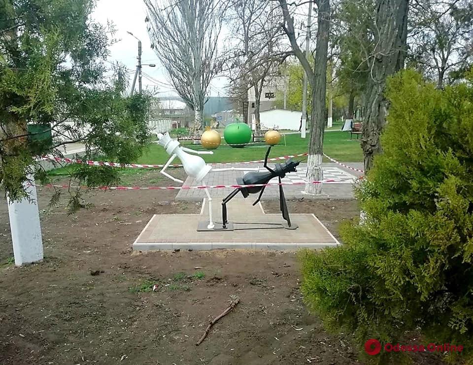 В поселке под Одессой появился шахматный арт-объект