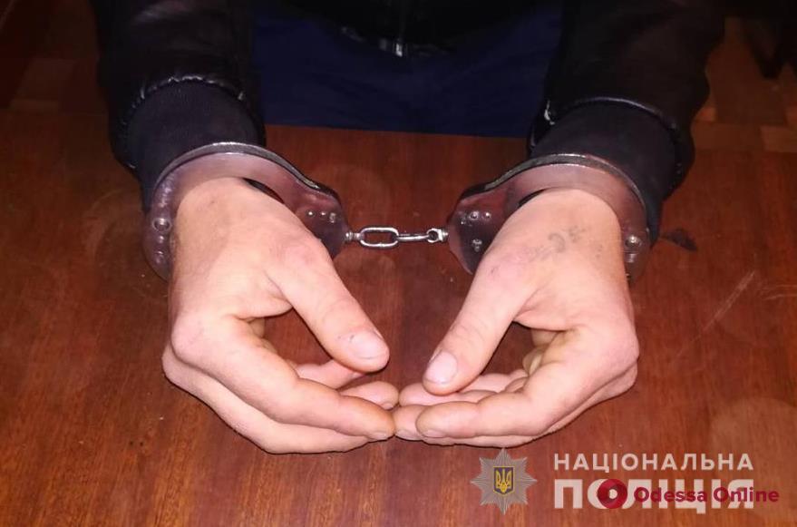 На поселке Котовского двое грабителей напали на одесситку