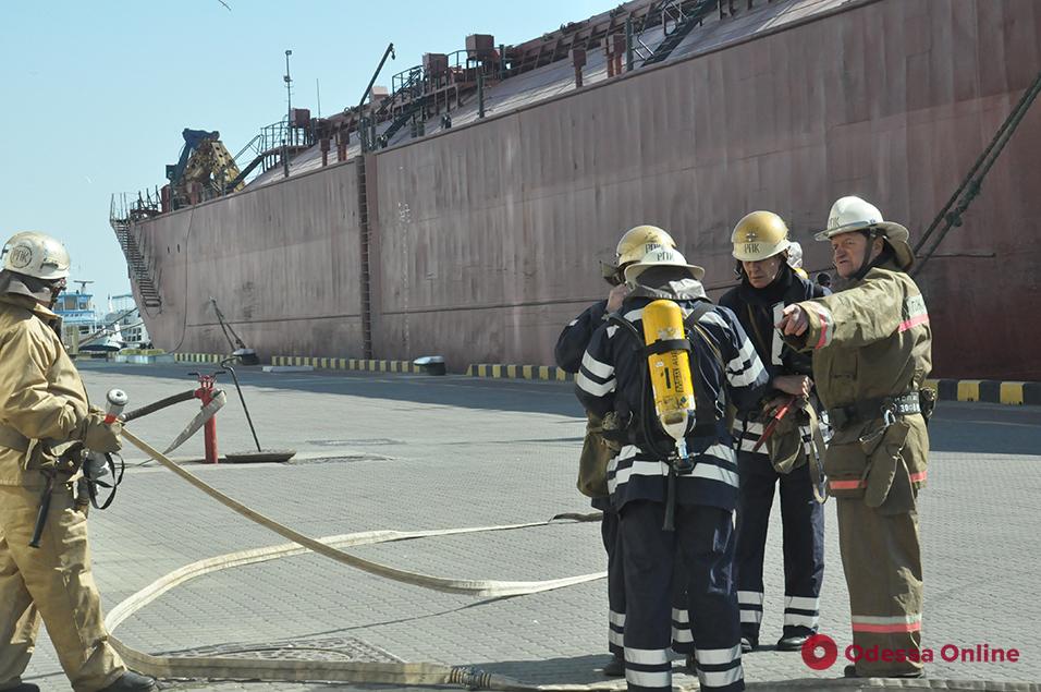 В здании Одесского морского вокзала боролись с условным пожаром