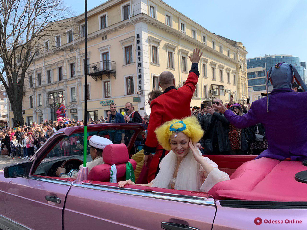 Юморина-2019: в Одессе проходит карнавальное шествие (фото)