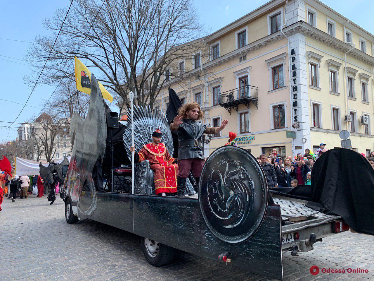 Юморина-2019: в Одессе проходит карнавальное шествие (фото)
