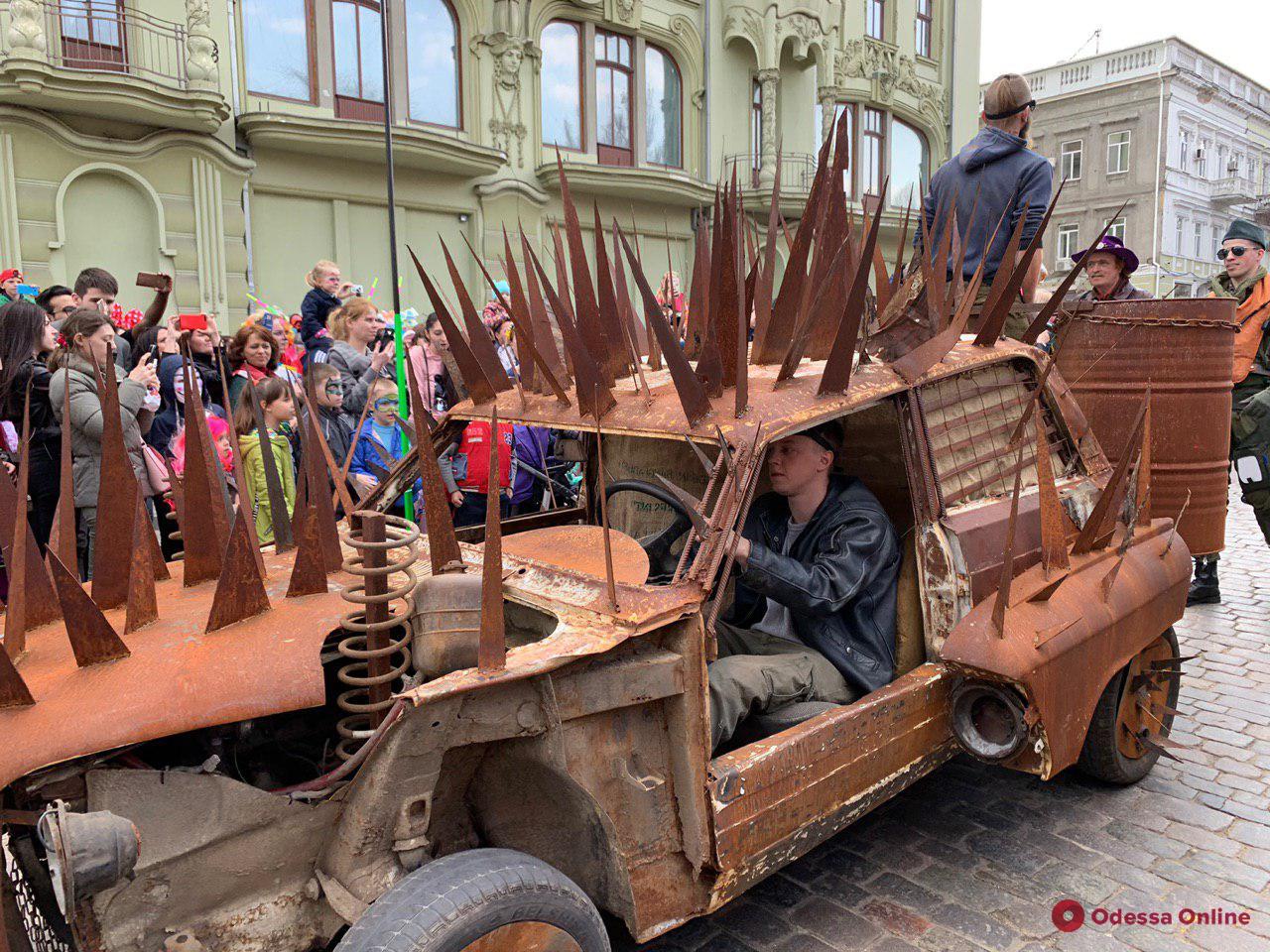 Юморина-2019: как в Одессе прошло карнавальное шествие (фото)