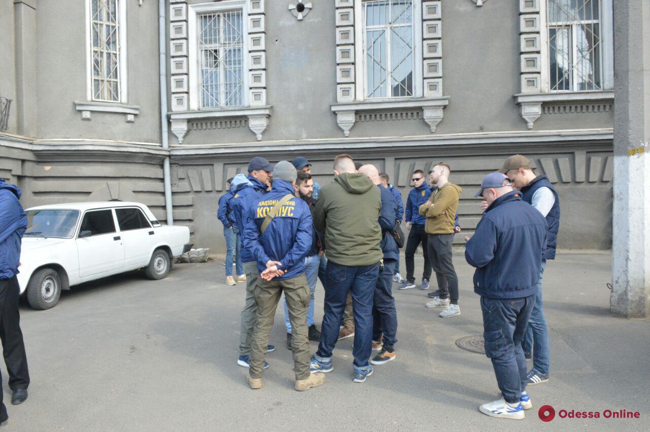 Скандальный бизнесмен с вооруженными титушками ворвались в Одесский облавтодор (обновлено)