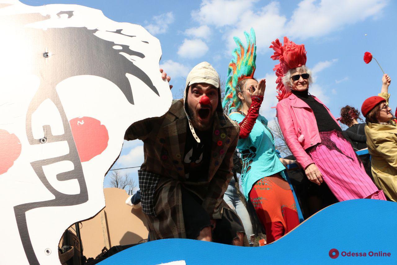 Юморина-2019: как в Одессе прошло карнавальное шествие (фото)