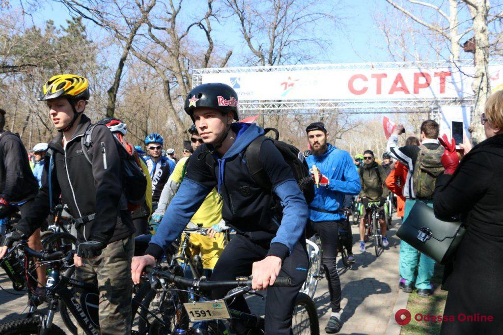 Участники из Европы, Америки и Африки: в Одессе стартовала традиционная «Велосотка»