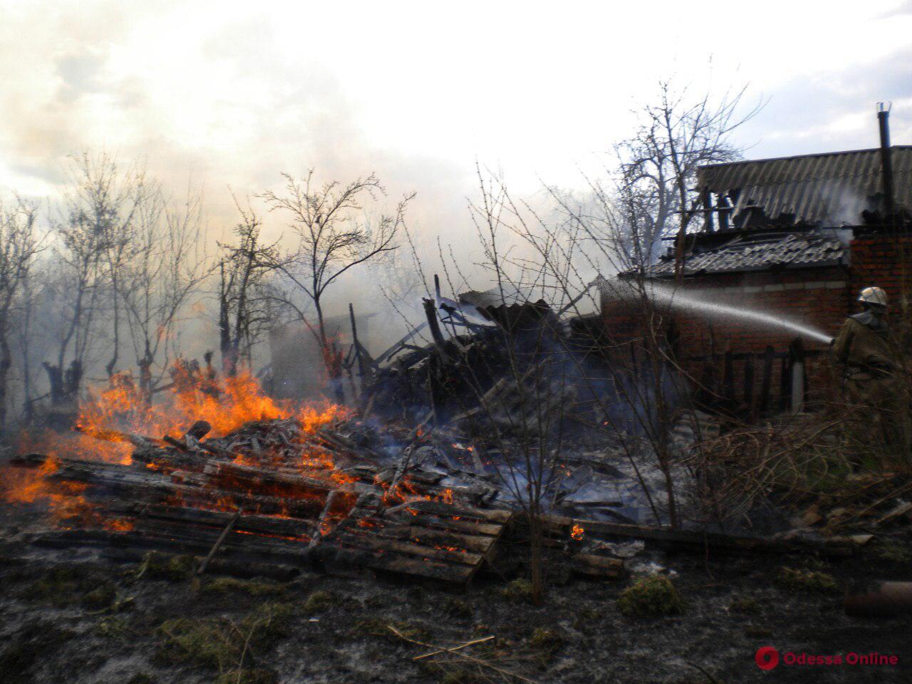 Примета сгорел дом. Горящий дом. Фотографии пожара. Приметы пожарных. Пожар в хабаровске 26 октября.