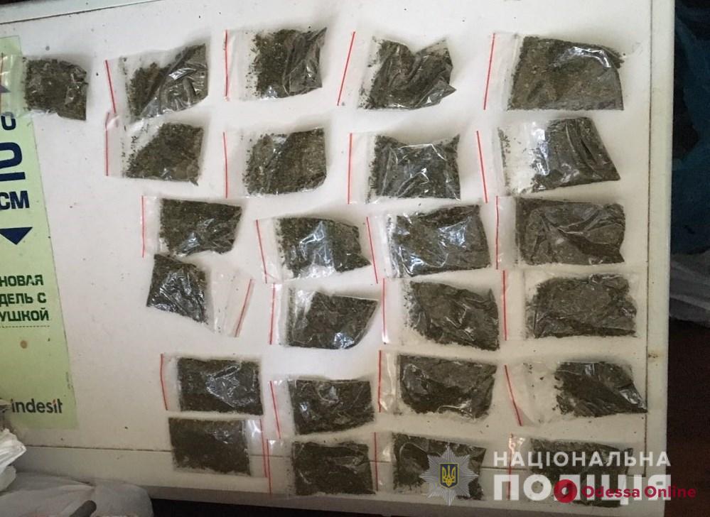 В Южном у иностранца нашли марихуану и гранату