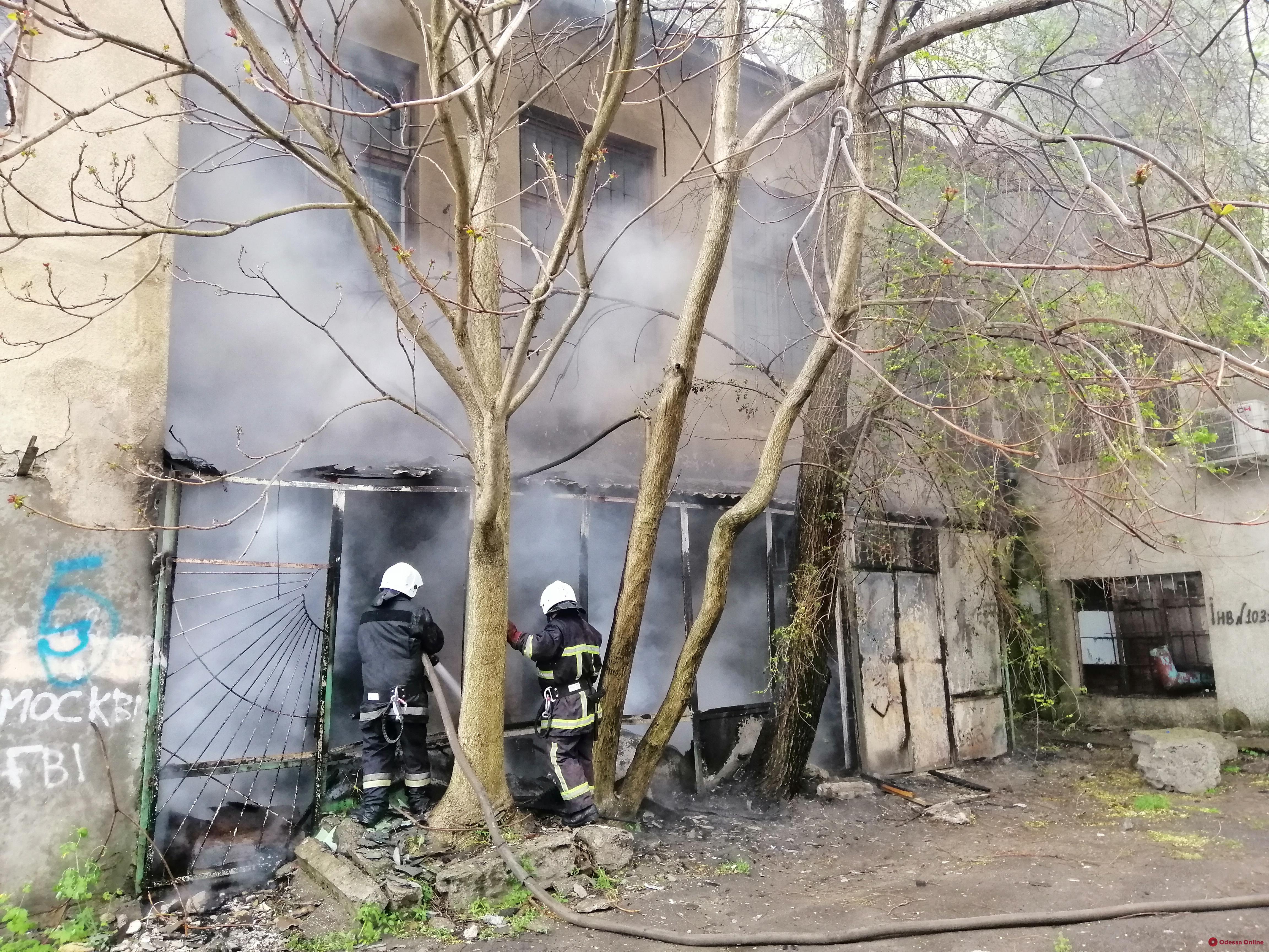 В академии пищевых технологий горело заброшенное здание