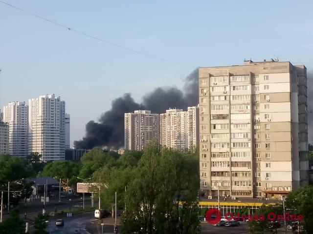 Одесса: на территории бывшей военной части произошел пожар