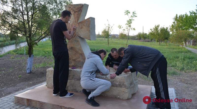 На юге Одесской области ветераны АТО установили мемориал погибшим защитникам Украины