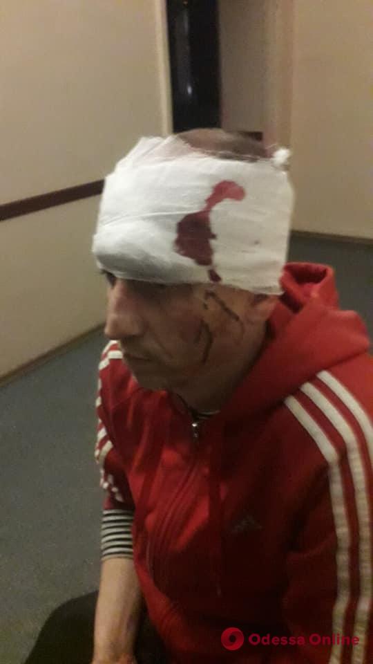 Одесскому активисту разбили голову кастетом
