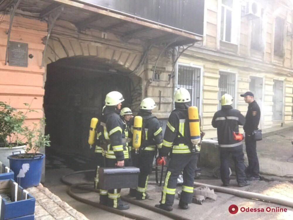 В Одессе тушили пожар на Дерибасовской