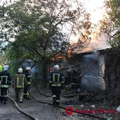 Одесса: на территории бывшей военной части произошел пожар