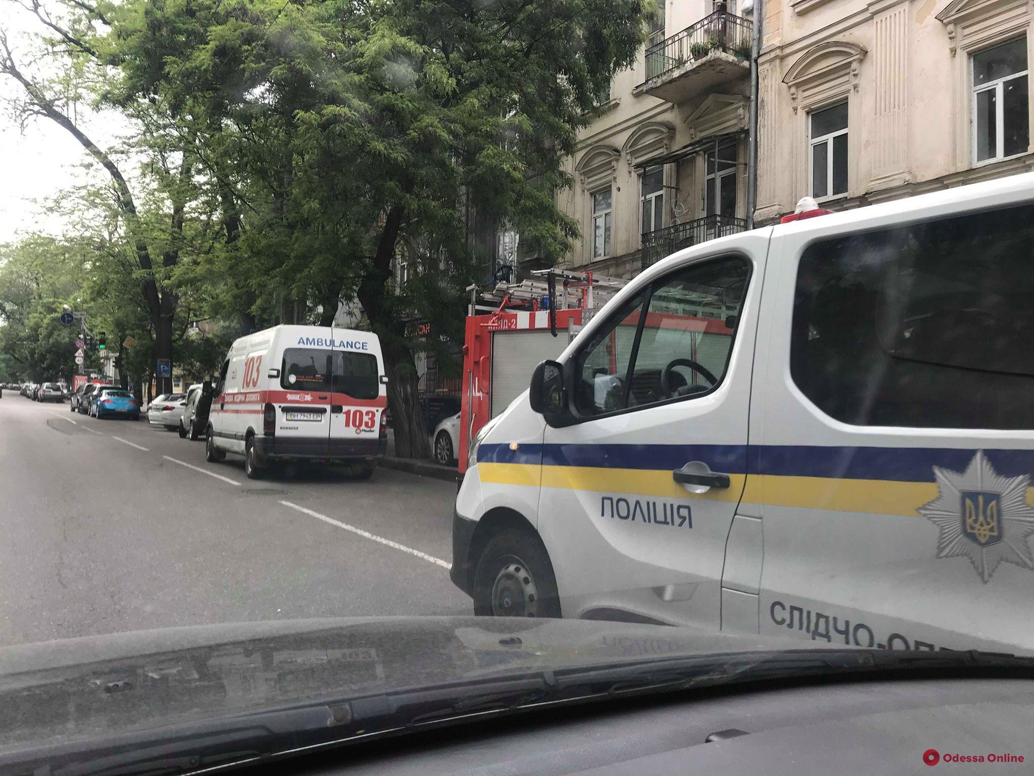 Одесса: в отделении банка ищут бомбу