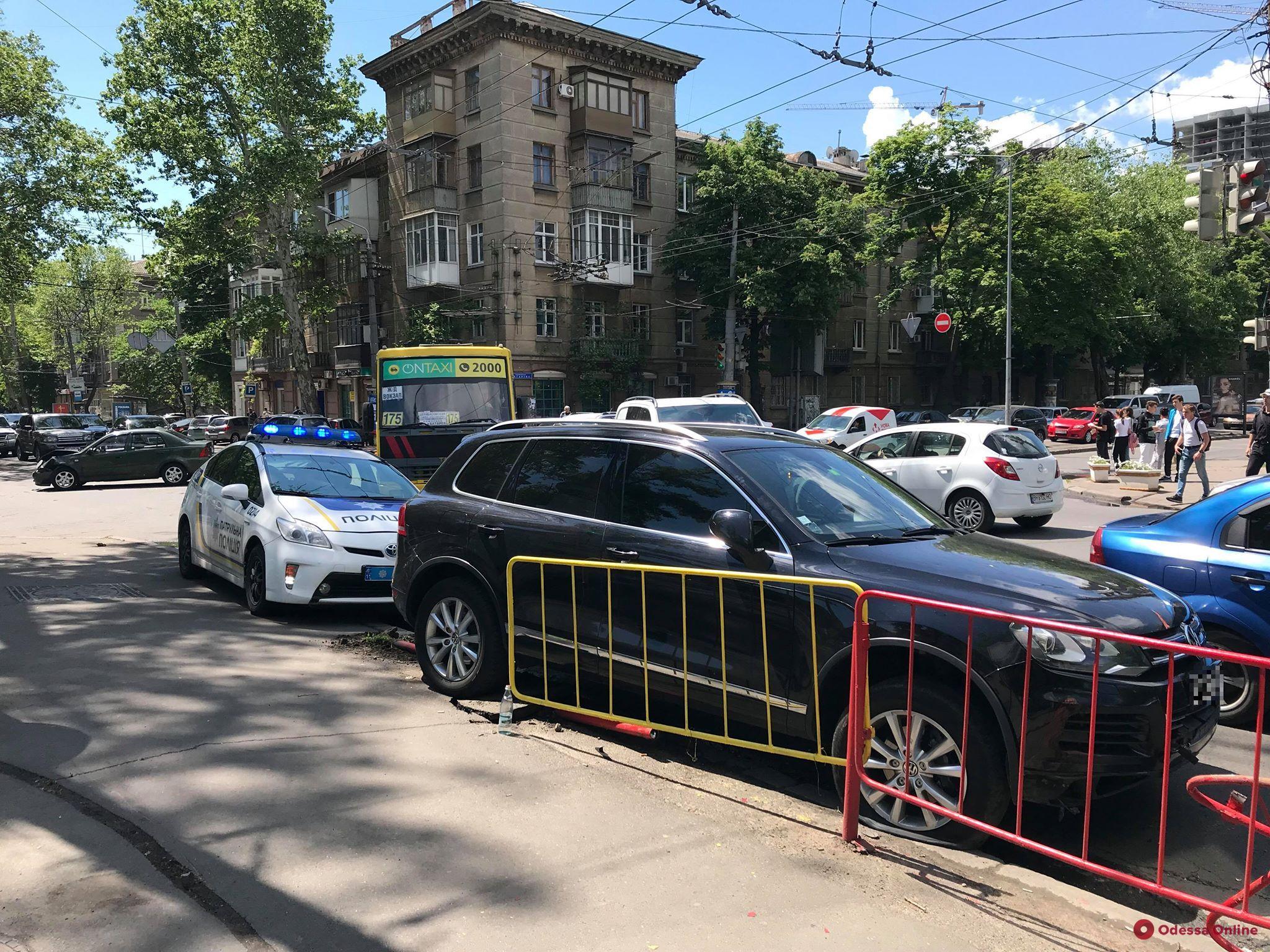 На проспекте Шевченко столкнулись два авто — пострадал пешеход