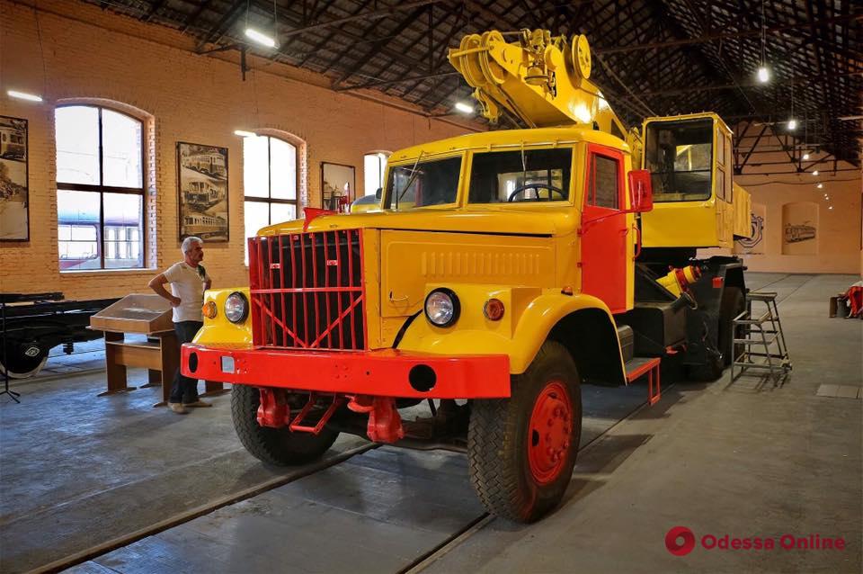 Уникальный железный экспонат пополнил ряды музея одесского электротранспорта