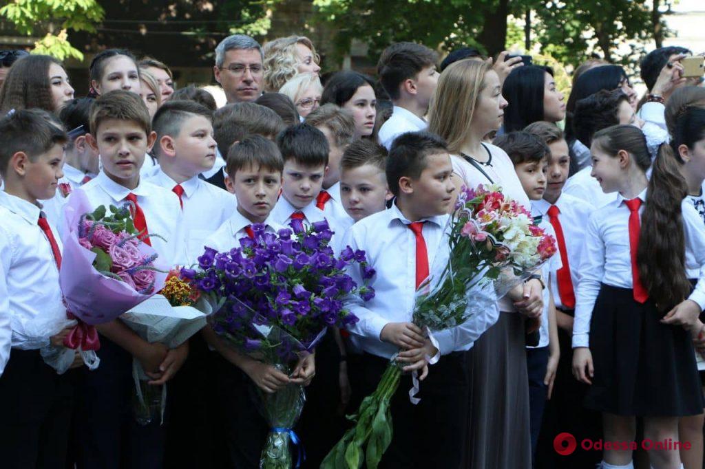 В одесских школах прозвенел последний звонок (фоторепортаж)