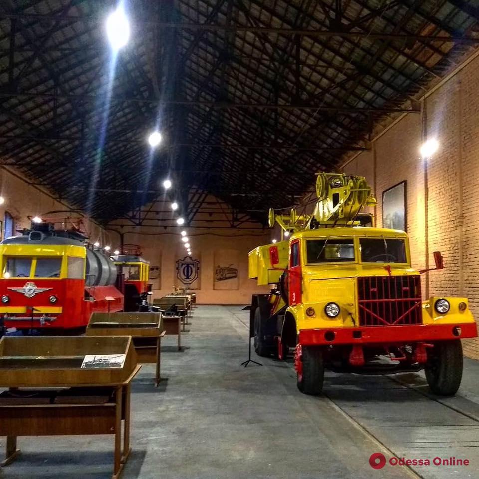 Уникальный железный экспонат пополнил ряды музея одесского электротранспорта